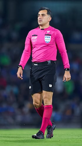 Referee Ismael Rosario Lopez during the semi-finals first leg match between Cruz Azul and Tigres UANL, as part of the Liga BBVA MX, Torneo Apertura 2025 at Olimpico Universitario Stadium, on December 03, 2025 in Mexico City, Mexico.