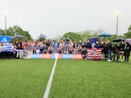 Los veteranos de la Real Sociedad y del Atlético de Madrid jugaron un partido en Zubieta previo a la final de la Copa del Rey del próximo 18 de abril.