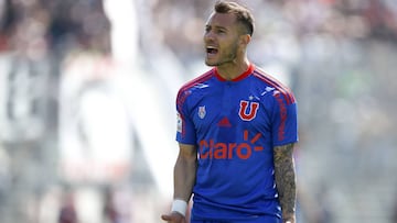 Futbol, Colo Colo vs Universidad de Chile.
 Octava fecha, campeonato de Apertura 2016/17.
 El jugador de Universidad de Chile Gaston Fernandez se lamenta tras desperdiciar una ocasion de gol contra Colo Colo durante el partido de primera division disputado en el estadio Monumental de Santiago, Chile.
 02/10/2016
 Andres Pina/Photosport*************
 
 Football, Colo Colo vs Universidad de Chile.
 8th date, Aperture Championship 2016/17.
 Universidad de Chile&#039;s player Gaston Fernandez reacts after losing a chance of goal against Colo Colo during the first division football match at the Monumental stadium in Santiago, Chile.
 02/07/2016
 Andres Pina/Photosport