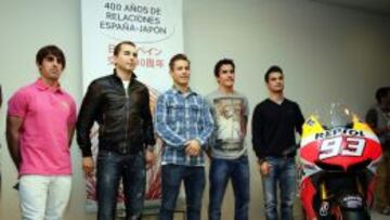 Los pilotos españoles que participaron en el acto.