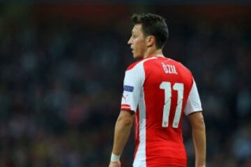 Mesut Özil gana a la semana 292 mil dólares, el primero y el único del Arsenal en el Top Ten.