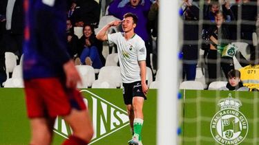 Saúl García, del Racing, después de marcar un gol al Albacete.