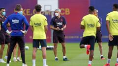 Quique Seti&eacute;n, con sus jugadores en un entrenamiento.