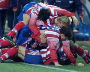 El 8 de diciembre de 1998 el Atlético de Madrid tenía que remontar el 2-1 de la ida a la Real Sociedad en los octavos de final de la Copa de la UEFA. Los rojiblancos ganaron 4-1 en el Calderón con goles de Jugovic (2), Santi y José Mari.