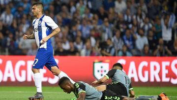 Jes&uacute;s Manuel &#039;Tecatito&#039; Corona, atacante del Porto, festeja su gol ante el Vitoria de Setubal en la Liga NOS. 