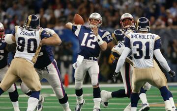 En su primera temporada como titular Brady lideró a New England a su primer título de la NFL. Vencieron 20-17 a los St. Louis Rams de Kurt Warner y Marshall Faulk.