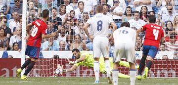 Portero sobrio, destaca por sus buenas salidas por alto y sus uno contra uno. Actualmente relegado al banquillo, siempre que ha jugado de titular ha respondido con garantías. 