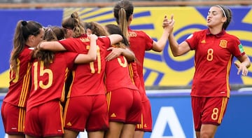 Aitana Bonmati celebra el primer gol del partido.