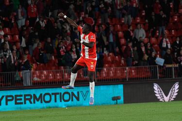 Dion Lopy: “Si ascendemos me teñiré el pelo de rojo y blanco”