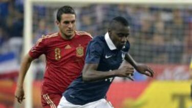 Matuidi conduce el balón ante Koke