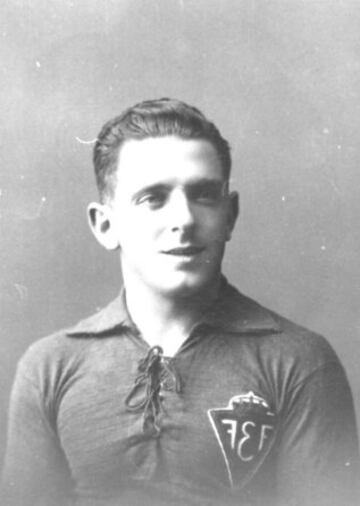 Jugó desde 1923 hasta 1935. Sigue siendo el máximo goleador del Celta con 166 goles.