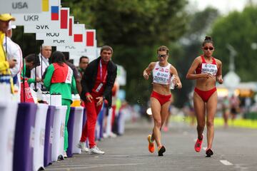 EUGENE, OREGON - JULY 22: Katarzyna Zdzieblo of Team Poland and Kimberly Garcia Leon of Team Peru compete in the Women's 35 Kilometres Race Walk Final on day eight of the World Athletics Championships Oregon22 at Hayward Field on July 22, 2022 in Eugene, Oregon. (Photo by Christian Petersen/Getty Images)