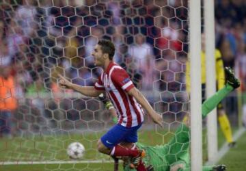 El centrocampista del Atlético de Madrid Koke Resurrección  celebra el gol que ha marcado al FC Barcelona, durante el partido de vuelta de cuartos de final de la Liga de Campeones que se disputa esta noche en el estadio Vicente Calderón.