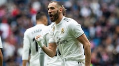 GRAF5149. MADRID, 21/04/2019.- El jugador franc&eacute;s del Real Madrid Karim Benzema celebra su gol marcado contra el Athletic Club de Bilbao, durante el partido correspondiente a la trig&eacute;simo tercera jornada de Liga, disputado en el Estadio Sant