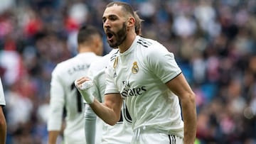 GRAF5149. MADRID, 21/04/2019.- El jugador francés del Real Madrid Karim Benzema celebra su gol marcado contra el Athletic Club de Bilbao, durante el partido correspondiente a la trigésimo tercera jornada de Liga, disputado en el Estadio Sant
