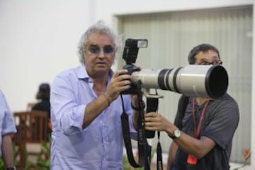 Briatore es una eminencia en la Fórmula 1, de eso no hay duda, pero además el italiano es conocido por su gusto por las mujeres bellas, los yates y la 'dolce vita'.
 