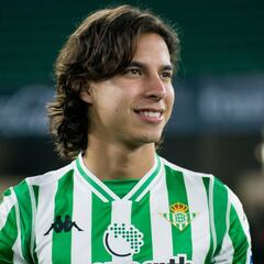 Aficionados del Betis quieren ver el debut de Diego Lainez