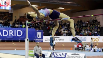 Mar&iacute;a Lasitskene salta durante el Meeting de Atletismo de Madrid en el IAAF World Indoor Tour.