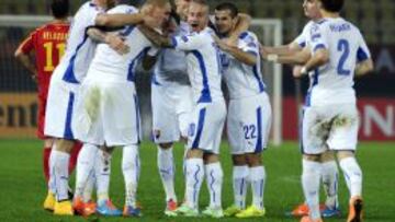 Los jugadores eslovacos celebran el tanto de Kucka