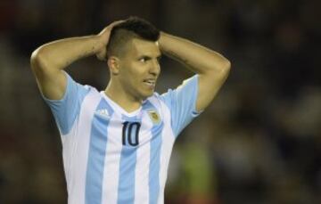 Sergio Agüero (Argentina). El delantero del Manchester City se desgarró ante Ecuador y estará un mes fuera. 