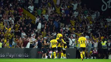 Jugadores de Watford FC celebrando un gol en la victoria sobre Sheffield United en la fecha 1 del Championship.