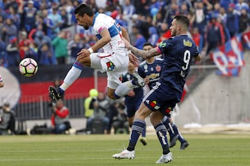 Futbol, Universidad de Chile vs Universidad Catolica
Undecima fecha, campeonato de Transicion 2017
El jugador de Universidad Catolica Branco Ampuero, izquierda , disputa el balon con Mauricio Pinilla de Universidad de Chile durante el partido de primera division en el estadio Nacional de Santiago, Chile.
29/10/2017
Christian Iglesias/Photosport

Football, Universidad de Chile vs Universidad Catolica
11th date, Transition Championship 2017
Universidad Catolica's player Branco Ampuero, left,  battles for the ball against XMauricio Pinilla of Universidad de Chile during the first division football match at the National stadium in Santiago, Chile.
29/10/2017
Christian Iglesias/Photosport