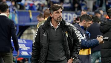 09/05/25 PARTIDO SEGUNDA DIVISION
REAL OVIEDO - RACING DE FERROL
PAUNOVIC DANDO INSTRUCIONES EN BANDA EL PASADO PARTIDO