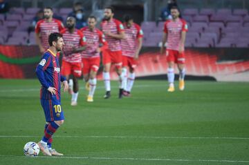 Los jugadores del Granada celebrando el gol de Jorge Molina, el segundo para el Granada 