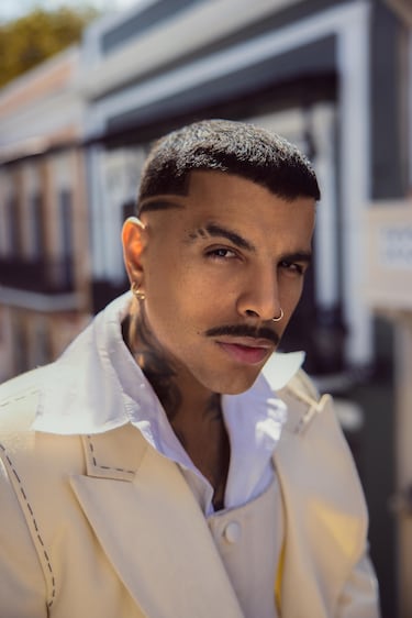 El nuevo proyecto de Rauw Alejandro lejos de la música: debuta como actor con Guy Ritchie