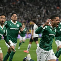 Vitor Roque vuelve a rugir