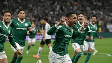 (FILES) Palmeiras' forward #09 Vitor Roque (C) celebrates with teammates after scoring a penalty goal during the Brasileirao Seria A football match between Corinthians and Palmeiras at the Neo Quimica Arena Stadium in Sao Paulo, Brazil, on August 31, 2025. Champion of the Brasileirao and the Copa Libertadores, Flamengo is the favourite in the 2026 Brazilian league season, which the red-and-black team kicks off on January 28, 2026 against Sao Paulo while trying to finalise the arrival of Lucas Paqueta from England's West Ham. (Photo by NELSON ALMEIDA / AFP)