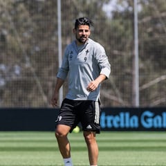 Nolito recibe ofertas del extranjero y las despacha con un vacile