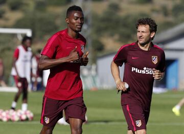 Mensah, 6M€, 20 (Guimaraes). En realidad, con el Atlético nunca llegó a debutar. Se le fichó aquel verano y se le dejó cedido. Hoy juega en la liga turca, en el Kayserispor..