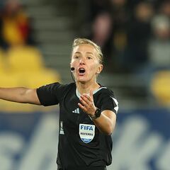 Así es Ekaterina Koroleva, la árbitra del Colombia - Inglaterra del Mundial Femenino