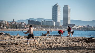 ¿Se permite ya el baño en las playas de Barcelona y por qué se prohibió?