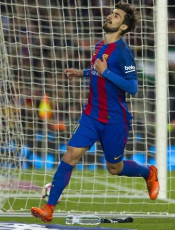 André Gomes scores to make it 4-2 against his former club.