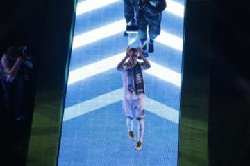  Fin de fiesta en el estadio Santiago Bernabéu con toda la afición.