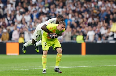 La 'particular' felicitacin de Rudiger a Lunin tras que este diera una asistencia a Vinicius para el 3-0.