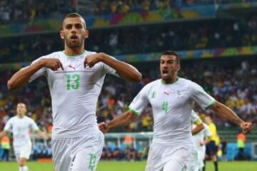 1-1. Islam Slimani celebra el gol del empate.