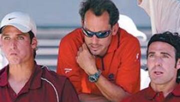 <b>TRISTE DEBUT.</b> Feliciano López y Álex Corretja, vapuleados por Woodbridge y Arthurs, no guardarán un buen recuerdo de su debut como pareja en la Copa Davis.