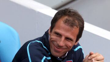 Gianfranco Zola durante su etapa como entrenador del West Ham. 