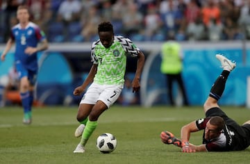 Ahmed Musa marca su segundo gol en el partido