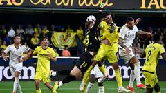 Villarreal's Danish goalkeeper #13 Filip Jorgensen and Villarreal's Spanish defender #03 Raul Albiol vie for the ball with Real Madrid's Spanish forward #14 Joselu (2R) during the Spanish League football match between Villarreal CF and Real Madrid CF at La Ceramica stadium in Vila-real on May 19, 2024. (Photo by JOSE JORDAN / AFP)