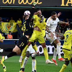 La línea defensiva del Villarreal es la que más incógnitas presenta de cara al mercado