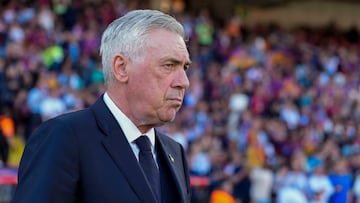 BARCELONA, 11/05/2025.-El entrenador del Real Madrid Carlo Ancelotti durante el partido de la jornada 35 de LaLiga EA Sports entre el Barcelona y el Real Madrid, este domingo en el Estadi Ol¨ªmpic Llu¨ªs Companys.-EFE/ Siu Wu