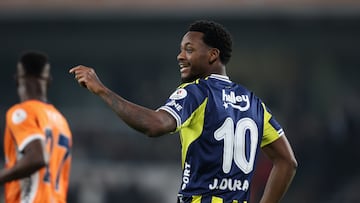 ISTANBUL, TURKEY - DECEMBER 6: Jhon Duran of Fenerbahce gestures during the Trendyol Süper Lig match between Rams Basaksehir FK and Fenerbahce SK at Basaksehir Fatih Terim Stadyumu on December 6, 2025 in Istanbul, Turkey. (Photo by Ahmad Mora/Getty Images)