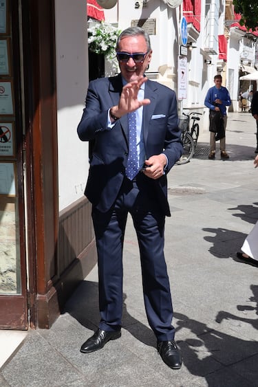 Carlos Herrera en las calles de Sevilla en el Domingo de Ramos.