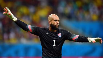 
Tim Howard se ganó el apodo de 'Secretary of Defence' después de su actuación en la Copa del Mundo 2014. Comenzó su carrera en Europa con los Diablos Rojos, y bajo las órdenes de Sir Alex Ferguson, fue el titular hasta que Edwin van der Sar asumió el cargo en 2005. Pero Howard fue el portero indiscutible de Everton durante casi una década. Jugó con el Manchester United y el Everton.