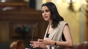 La líder de Cs, Inés Arrimadas, en una sesión plenaria, en el Congreso de los Diputados, a 8 de junio de 2022, en Madrid (España). El pleno de hoy gira en torno a la votación sobre el fin de la venta de turismos y vehículos comerciales nuevos con motor de combustión en el año 2035. Durante la sesión, el Ejecutivo central debe hacer frente a las preguntas de la oposición centradas en las discrepancias en el seno del Ejecutivo sobre la Cumbre de la OTAN que tendrá lugar en Madrid a finales de junio y que no cuenta con el beneplácito de Unidas Podemos. Asimismo, los independentistas catalanes quieren aprovechar el pleno para pedir cuentas al presidente del Gobierno y a las titulares de Hacienda sobre la ejecución presupuestaria en Cataluña.
08 JUNIO 2022;SESION PLENARIA;CONGRESO;DIPUTADOS
Eduardo Parra / Europa Press
08/06/2022