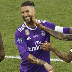 Alves se autoinvita a la polémica y opina del pisotón de Ramos